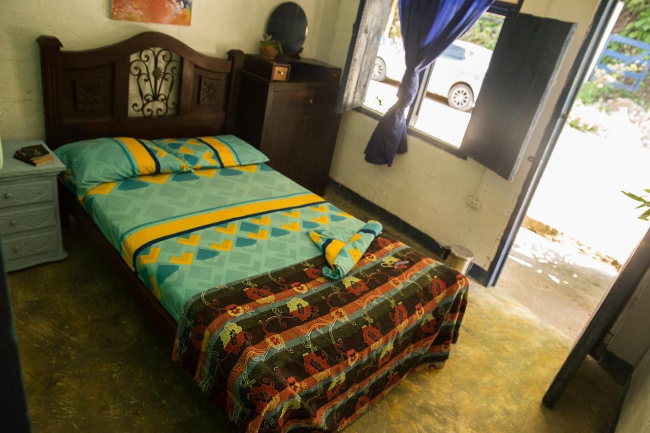Hostal La Mariapolis เนโคคลิ ภายนอก รูปภาพ