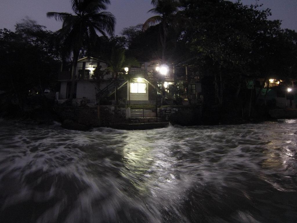 Hostal La Mariapolis เนโคคลิ ภายนอก รูปภาพ